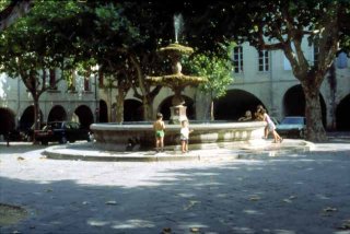 Uzes01